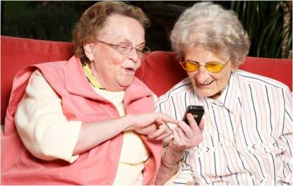 old-ladies-texting